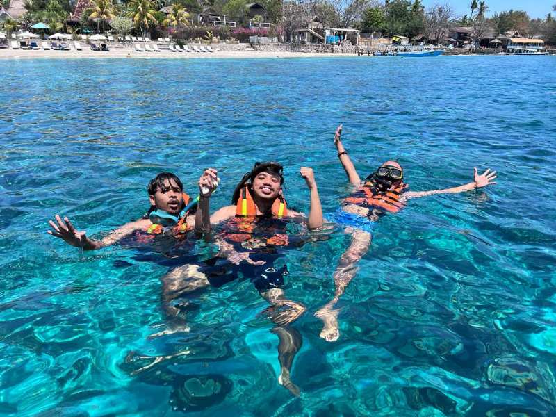 Tim bLu cRu Yamaha Kaltim saat snorkling di Gili Air.