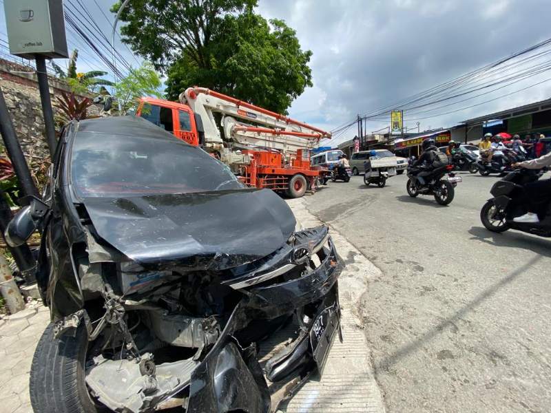 Direktur PT Fortuna Ready Mix Ira Febriana meminta maaf dan siap menanggung semua kerugian yang diakibatkan kecelakaan truk pompa beton milik perusahaan. (Foto : Erik Alfian/Prokal.co)