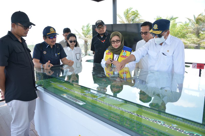 Menhub Budi Karya Sumadi mengecek lokasi bakal Bandara IKN  di Kecamatan Penajam, PPU, jelang groundbreaking oleh Presiden Joko Widodo. (Foto : Dokumentasi Kemenhub)