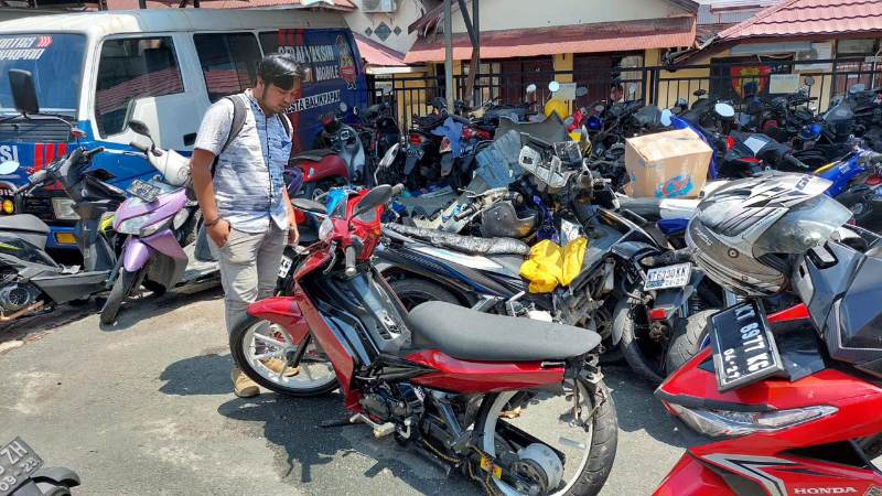 Motor yang dikendarai NP dan RS berada di Mapolresta Balikpapan. (Foto : Erik Alfian/Prokal.co)
