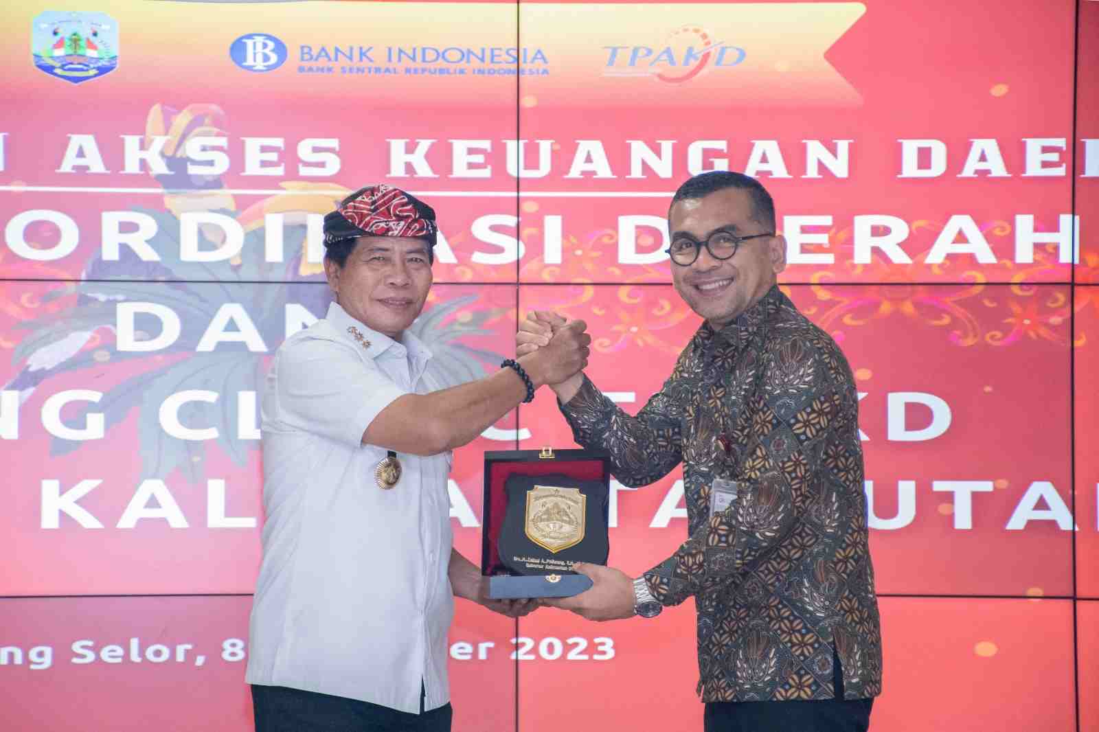 COACHING CLINIC : Gubernur Kaltara, Drs H Zainal A Paliwang SH. M.Hum berikan arahan terkait pembentukan TPAKD, Rabu (8/11).