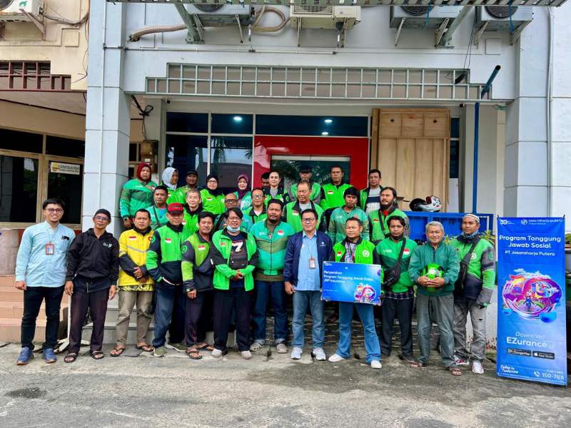 PT Jasaraharja Putera menyelenggarakan program CSR dengan memberikan santunan kepada pengemudi ojek online.