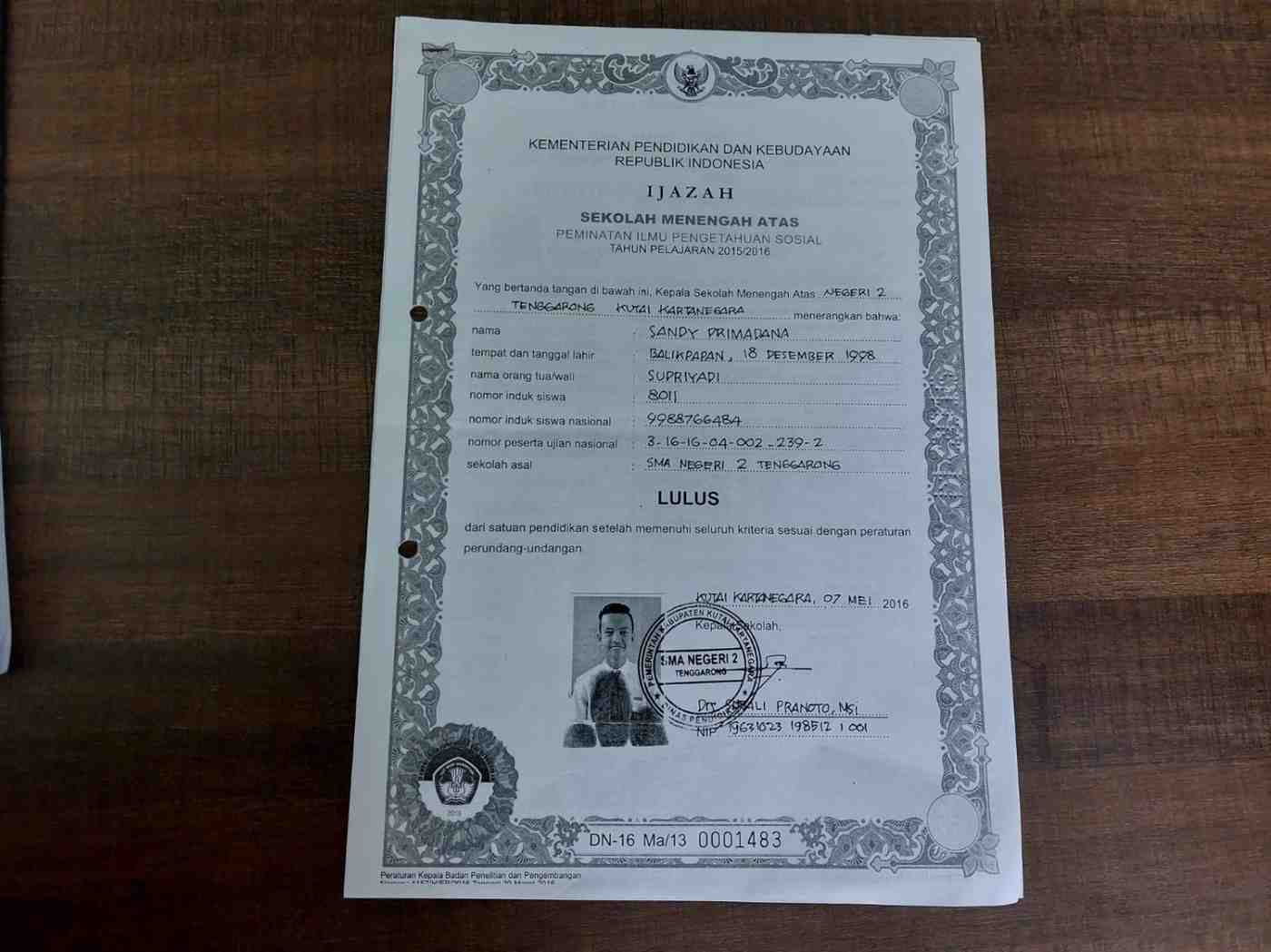 Ijazah mendiang Pratu Sandy Primadana yang dahulu menuntut ilmu di SMA Negeri 2 Tenggarong (Elmo/Prokal.co)