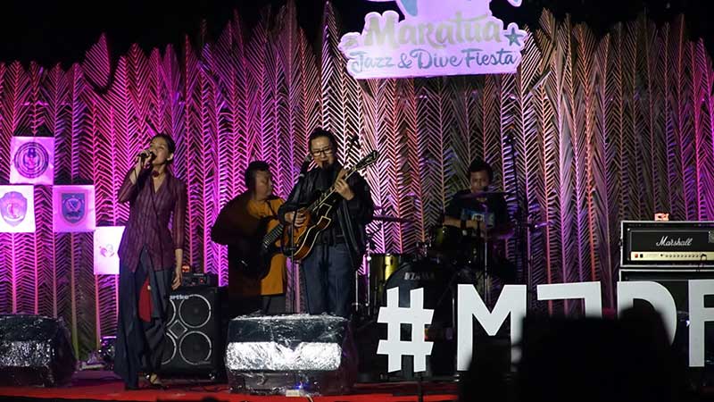 SUKSES DIGELAR: Kemeriahan Festival Maratua Jazz and Dive Fiesta (MJDF) Tahun 2023, yang telah berlangsung sukses dengan diisi penampilan dari beberapa musisi jazz lokal dan artis nasional seperti Mus Mujiono, Monita Tahalea, dan Hary Toledo.