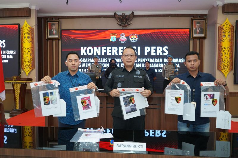 Polda Kaltim menangkap Marco Karundeng, pelaku ujaran kebencian. Marco yang kini berstatus tersangka terancam 6 tahun penjara.  (Foto : Humas Polda Kaltim)