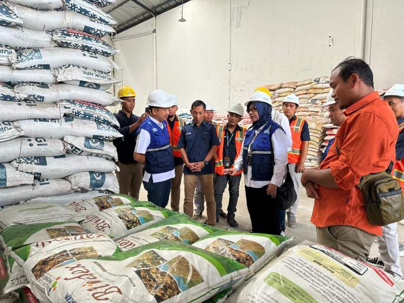 Direktur Manajemen Risiko Pupuk Indonesia, Ninis Kesuma Adriani, di sela acara Kunjungan Kerja Reses Komisi IV DPR RI di Balikpapan, Selasa (12/12) kemarin. Ninis turut memastikan seluruh kesiapan fasilitas distribusi Pupuk Indonesia di wilayah Kalimantan