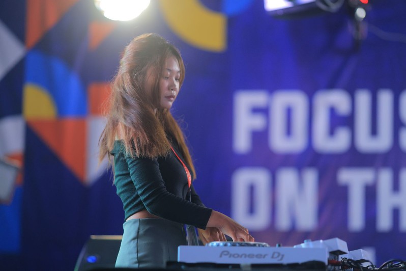 Salah satu peserta Velocity DJ Comptetition di BOS Mall, Jum’at (22/12) sore. (Foto : Istimewa)