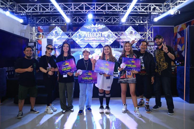Para pemenang Velocity DJ Competition 2023 kategori Female DJ. Kompetisi DJ terbesar di Kaltim ini ditutup dengan penampilan Onadio Leonardo alias Onad. (Foto : Istimewa)