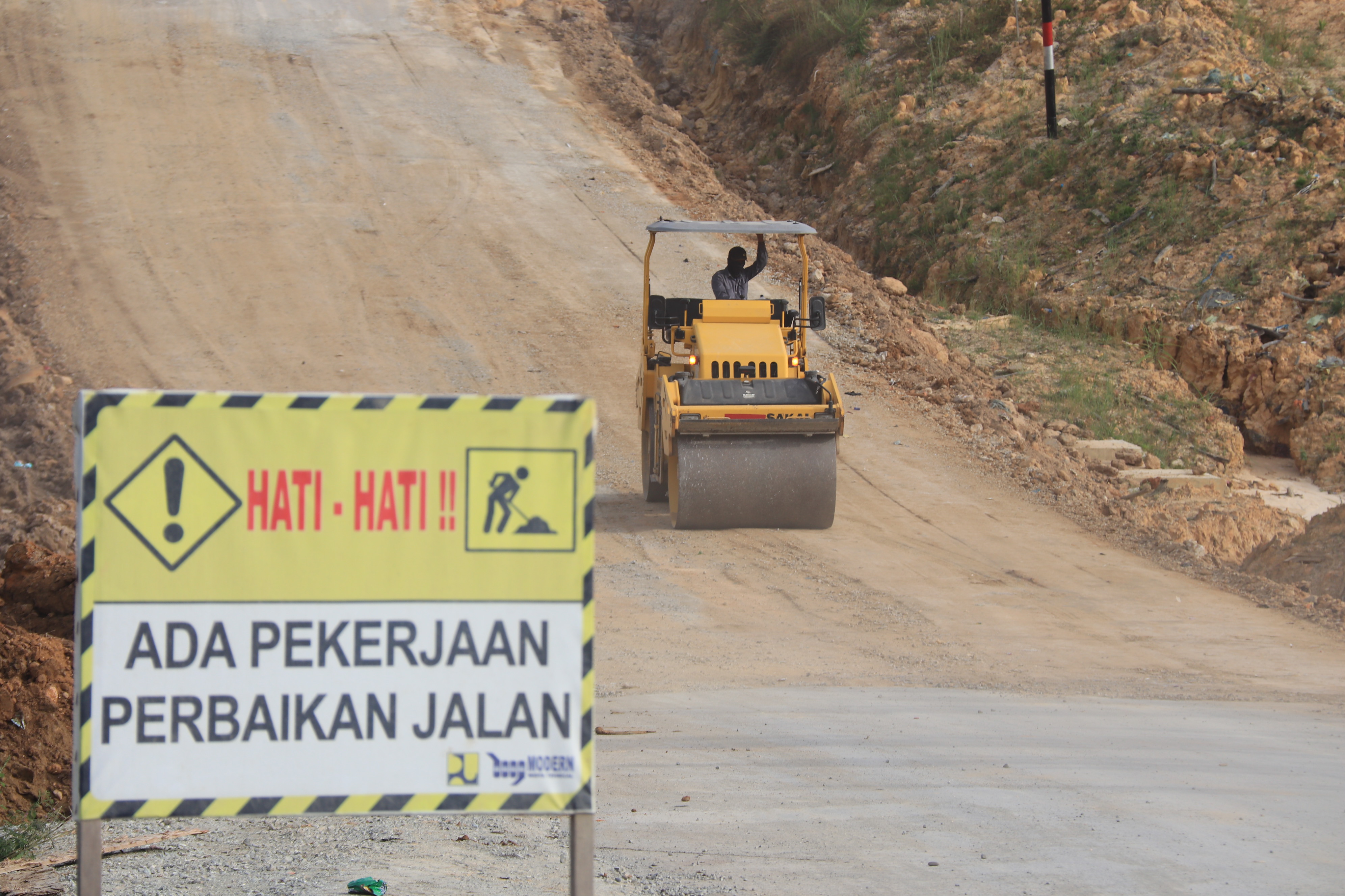 MENUNGGU REVISI: Penarikan pajak alat berat diakui cukup sulit dilakukan, karena Pemprov Kaltara juga menunggu revisi Undang-Undang 28/2009 tentang pajak daerah dan retribusi daerah.