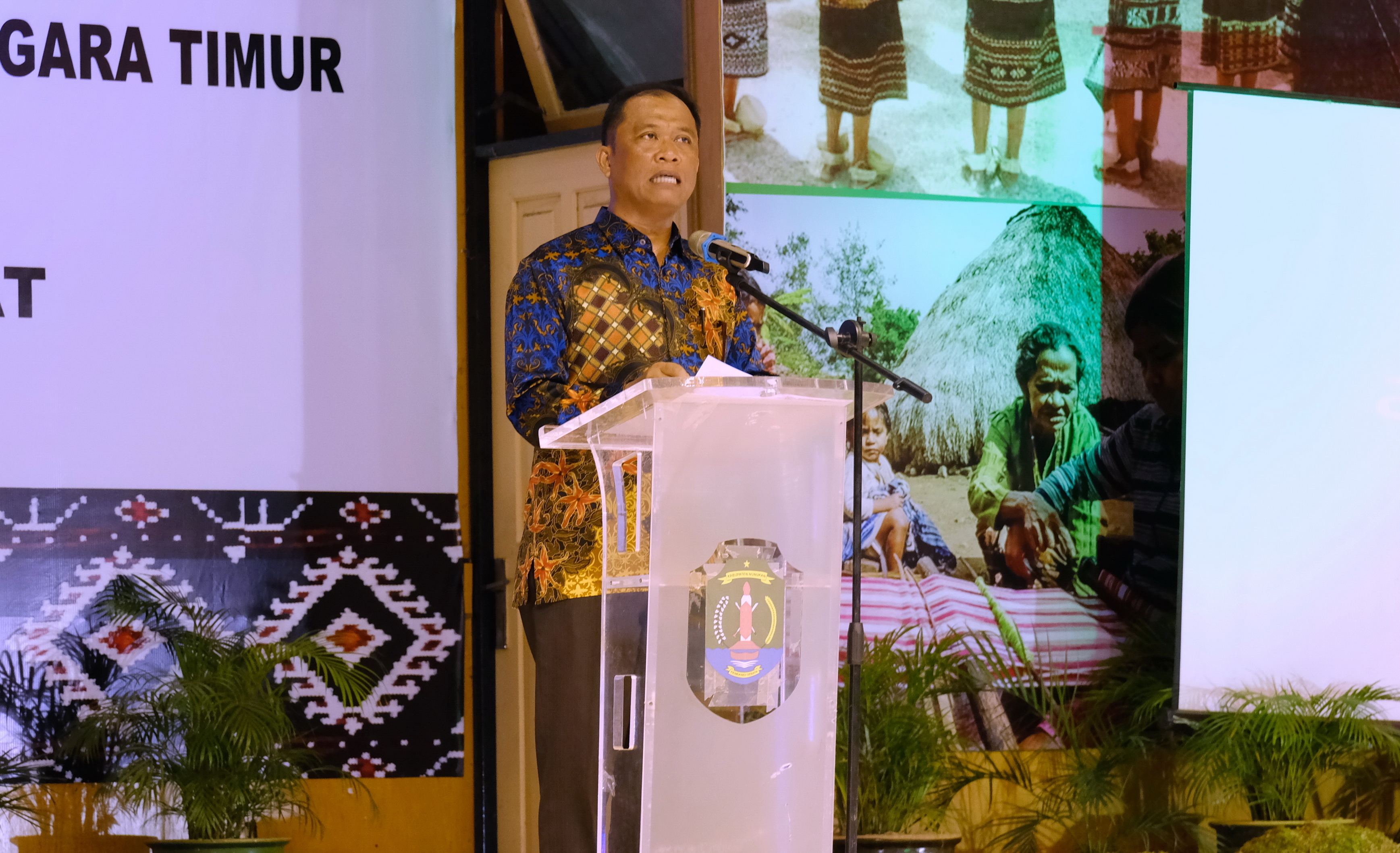 KERUKUNAN: Asisten I Setprov Kaltara, H Sanusi, saat menghadiri perayaan Natal dan Tahun Baru 2020 K2NTT di Nunukan, Minggu (26/1) malam.