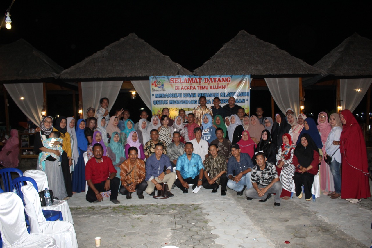 AJANG SILATURAHMI: Alumni SMAN 2 Tarakan Angkatan 1995 pada momentum reuni, Sabtu malam (29/2) di Cafe Jalan Berlabuh, Kota Tarakan.