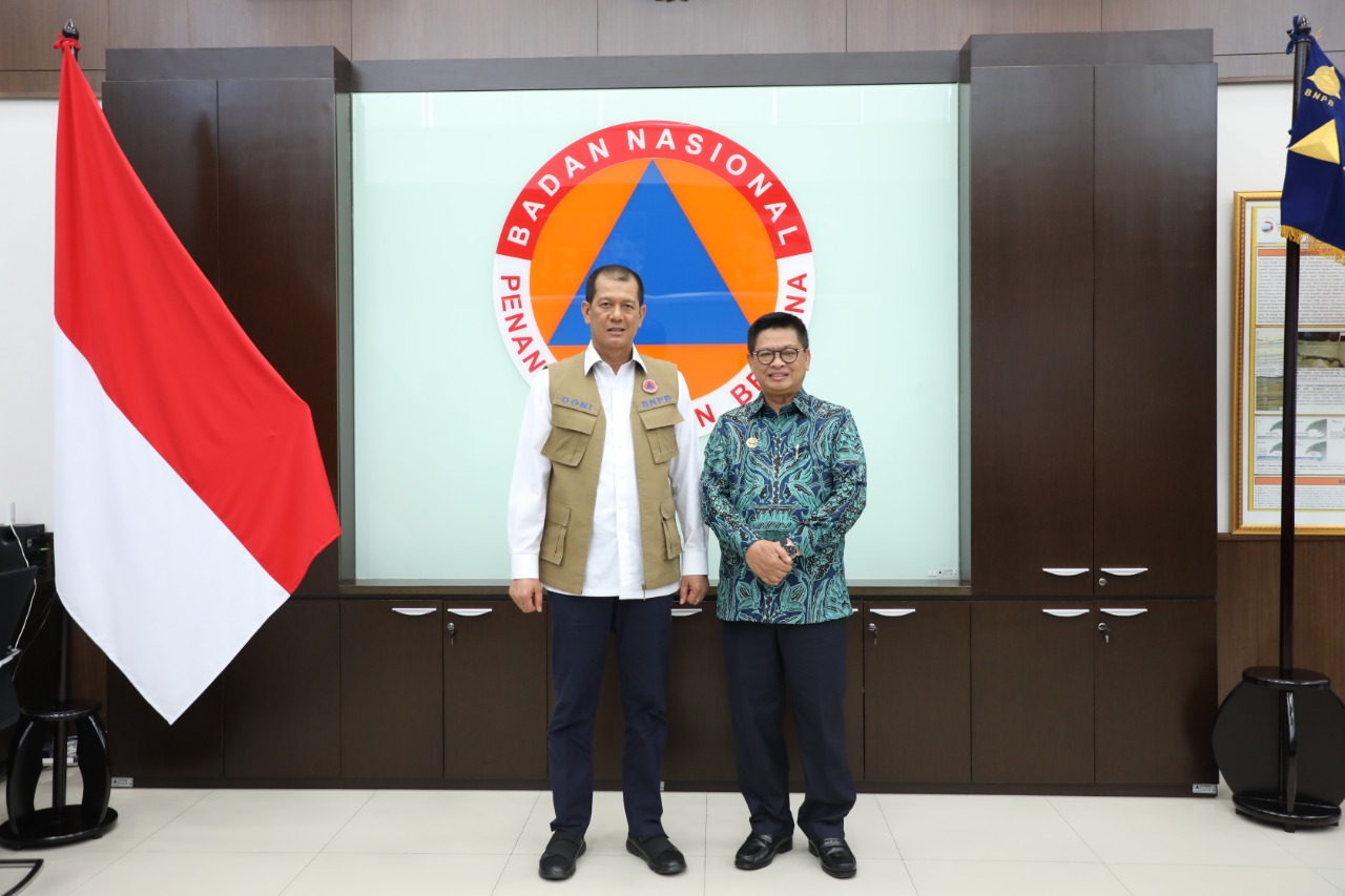 PENANGGULANGAN BENCANA: Gubernur Kaltara, Dr H Irianto Lambrie saat bertemu dengan Kepala BNPB RI Letjen TNI Doni Mordano di Jakarta, Kamis (12/3).