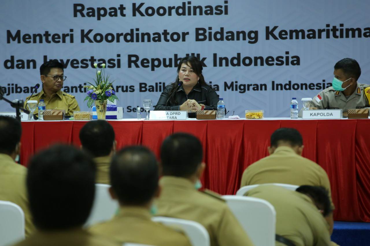 RAPAT: Ketua DPRD Kaltara Norhayati Andris saat menghadiri rapat perihal percepatan penanganan Covid-19 di Gedung Gadis Pemprov Kaltara, Senin (30/3) lalu.