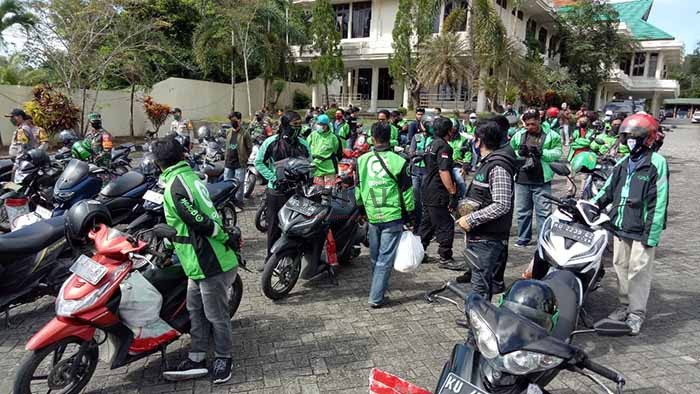 DILONGGARKAN: Mulai Senin (8/6), tranportasi online diperbolehkan lagi mengangkut penumpang.