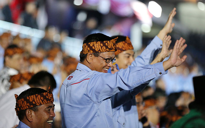 PRESTASI: Gubernur Kaltara, Dr H Irianto Lambrie saat menghadiri pembukaan PON XIX Jawa Barat pada 17 September 2016.