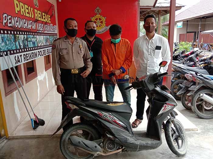 KEMBALI DIJEBLOSKAN: Narapidana Aldi Taher (baju orange) akan kembali mendekam di balik jeruji besi usai dibekuk karena kasus penggelapan sepeda motor.