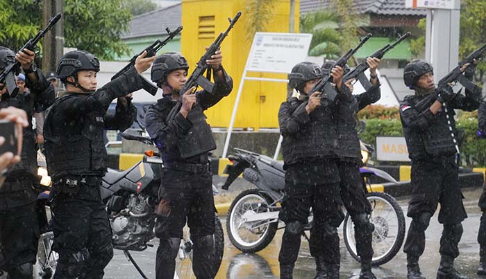 ANGGARAN PILKADA: Gubernur Kaltara Irianto Lambrie dan Kapolda Kaltara Irjen Pol Indrajit melakukan penandatanganan NPHD untuk anggaran pengamanan Pilkada 2020.