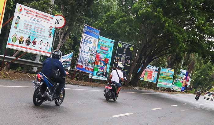 BELUM ADA: Sejumlah ruas jalan di Tanjung Selor belum ada terpasang APK paslon yang akan maju pada Pilbup Bulungan dan Pilgub Kaltara mendatang, Jumat (26/6).