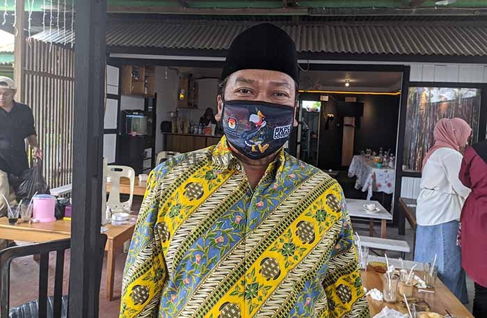 RAMAIKAN BURS PENCALONAN: Pasangan bakal calon Sofian Raga–Juid menerima hasil verifikasi faktual dari Komisioner KPU KTT.