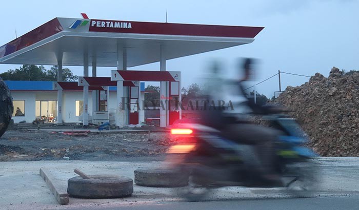 BELUM BEROPERASI: SPBU yang berlokasi di Kilometer 2 Bulungan masih tahap pembangunan, Senin (26/10).