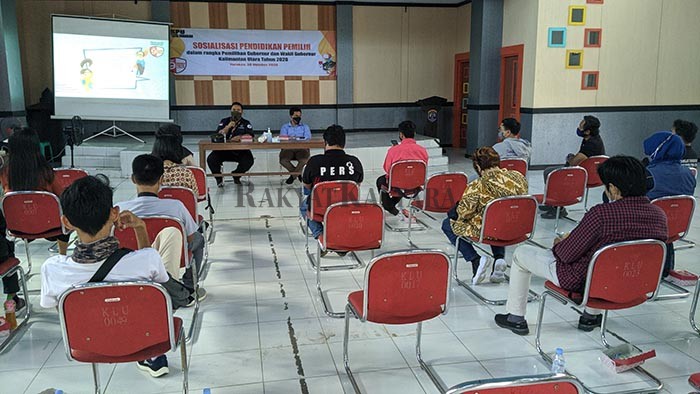 SOSIALISASI KEPADA JURNALIS: KPU dan Bawaslu Tarakan saat menyampaikan materi kampanye kepada jurnalis, Jumat (30/10).