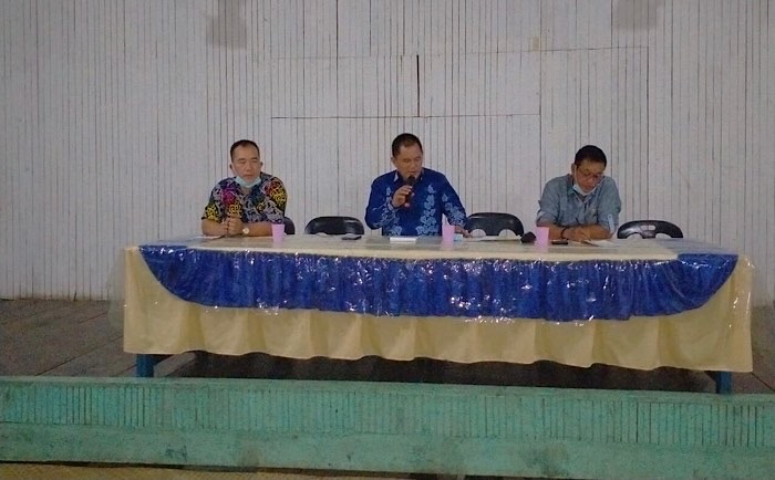 PERTEMUAN: Marli Kamis saat melakukan pertemuan dengan masyarakat.