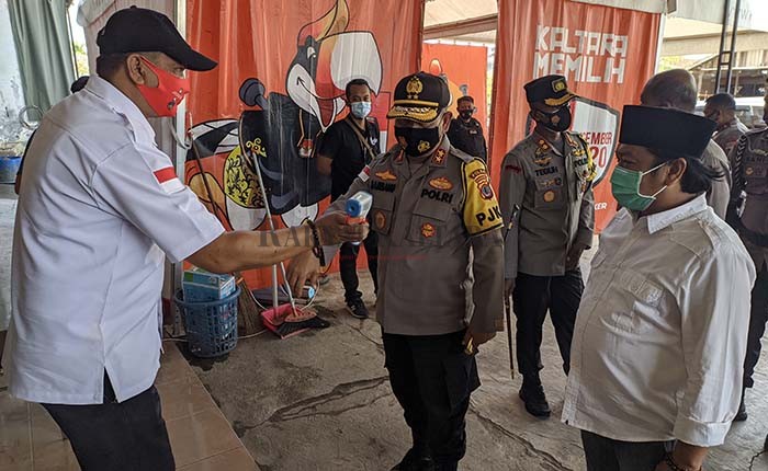 KOORDINASI: Kapolda Kaltara Irjen Pol Bambang Kristiyono (tengah) saat menyambangi KPU Kaltara untuk lakukan komunikasi dan konsolidasi, Senin (7/12).