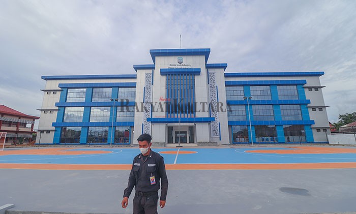 TELAH DIRESMIKAN: Gedung SMA Negeri 1 Tanjung Selor yang dibangun lebih dari 2 tahun anggaran.
