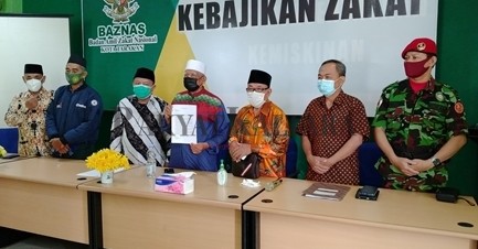 ASPIRASI UMAT: Beberapa tokoh agama dan perwakilan ormas, menunjukkan surat sebelum dilayangkan ke wali kota, kapolres, dan ketua DPRD Tarakan, terkait masih maraknya praktik perjudian dan prostitusi di Kota Tarakan, Sabtu (23/1).