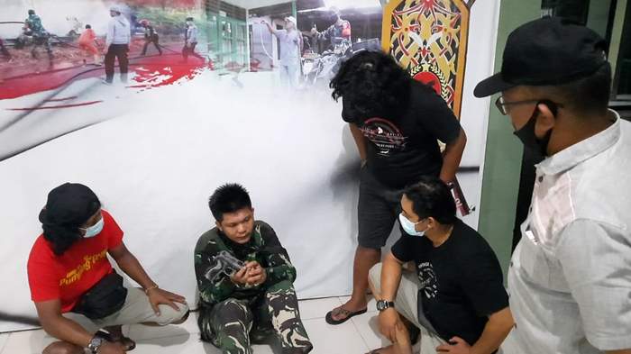 TENTARA GADUNGAN: Tersangka tentara gadungan ternyata juga diduga mencuri.