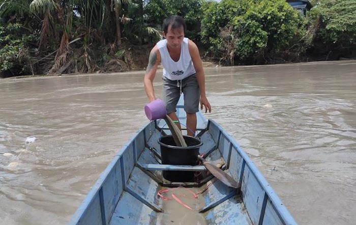 DIDUGA TERCEMAR: Kondisi Sungai Malinau yang diduga tercemar dari limbah perusahaan tambang.