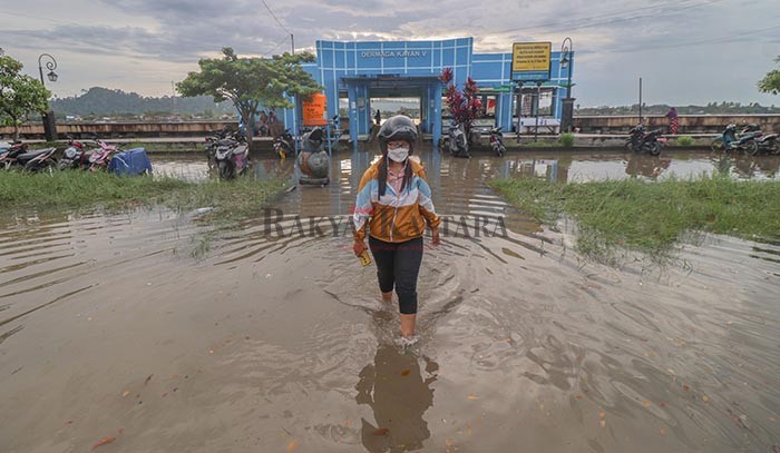 DRAINASE BUTUH PERBAIKAN: Hujan yang mengguyur Tanjung Selor dan sekitarnya berdampak terhadap genangan air di beberapa ruas jalan.