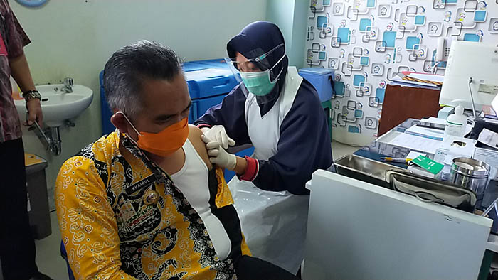 TAHAP KEDUA: Wali Kota Tarakan Khairul saat disuntik vaksin Covid-19 di Puskesmas Karang Rejo pada 21 Januari lalu.