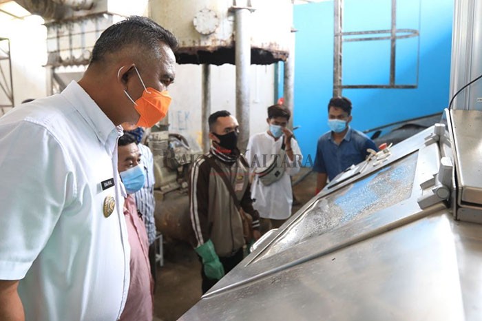 ENERGI MANDIRI: Wali Kota Tarakan Khairul saat meninjau mesin pengolahan limbah medis di TPA Hake Babu pada 21 Oktober 2020 lalu.