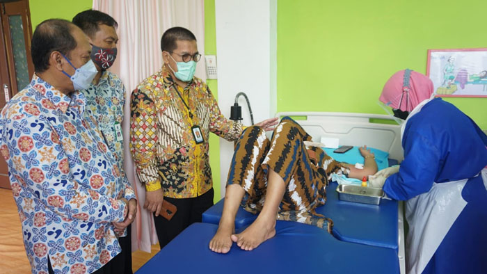 PANTAU LAYANAN: Deputi Bidang Pelatihan, Penelitian, dan Pengembangan (Lalitbang) BKKBN Republik Indonesia(RI)  mengunjungi Puskesmas Tanjung Selor, Rabu (24/2).