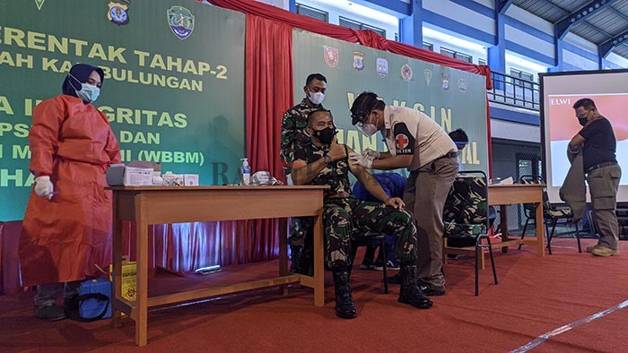 VAKSINASI: Suntikan dosis tahap dua vaksin Sinovac ditujukan kepada 761 personel TNI dan Satpol PP di Bulungan.
