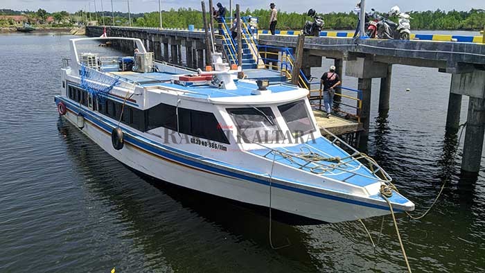 LAKA MAUT: Speedboat reguler SB Dewa Sebakis Sakit 2 yang diamankan untuk barang bukti, usai kecelakaan laut di perairan Juata Laut, pada 10 Maret lalu.
