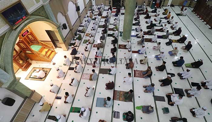 DIPERBOLEHKAN: Tahun ini pelaksanaan Salat Tarawih sudah diperkenankan di mesjid dengan tetap patuhi prokes.