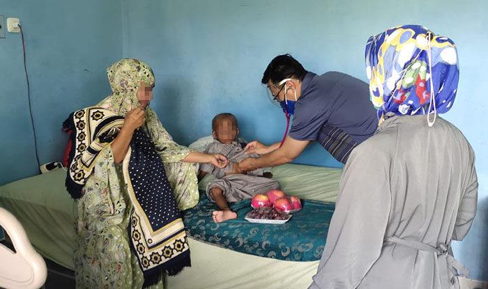 PENYAKIT MEMATIKAN: Bocah yang masih berusia 7 tahun didiagnosa menderita AIDS dan mendapat penanganan dokter.