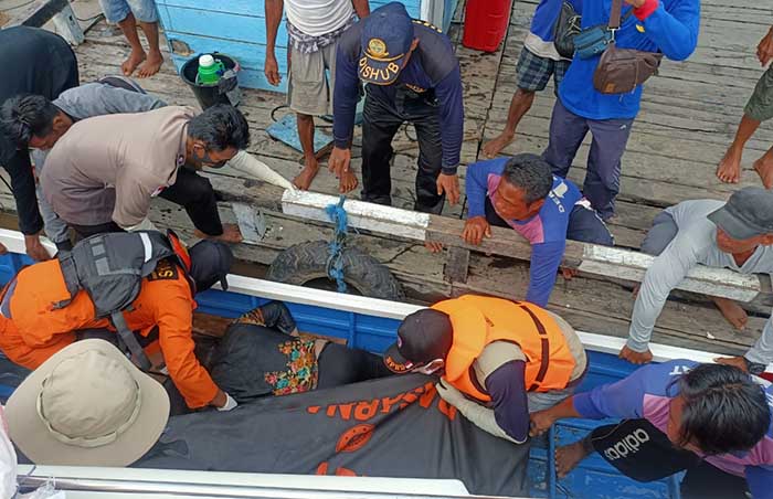 DITEMUKAN TAK BERNYAWA: Penumpang speedboat non reguler SB Ryan yang dinyatakan hilang telah ditemukan tim SAR gabungan, Selasa (8/6).