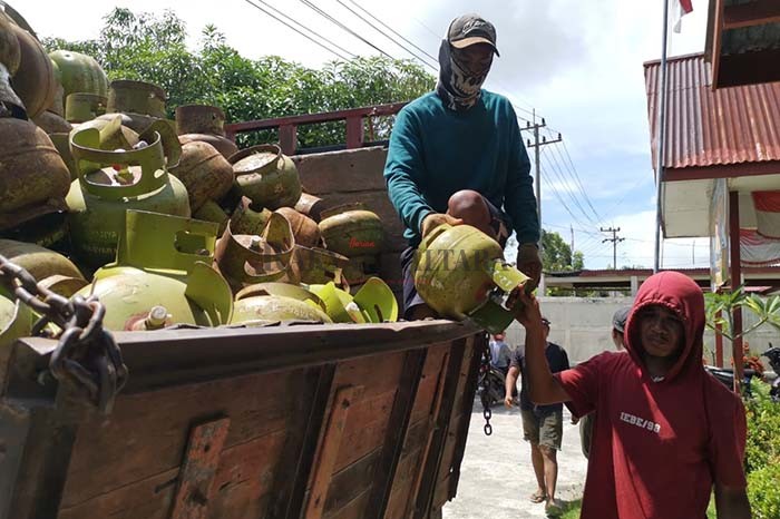 FADLY/HARIAN RAKYAT KALTARA KEBUTUHAN LPG: Masyarakat Nunukan sempat dibuat resah dengan adanya isu larangan pengangkutan LPG 3 kg menggunakan kapal kayu.