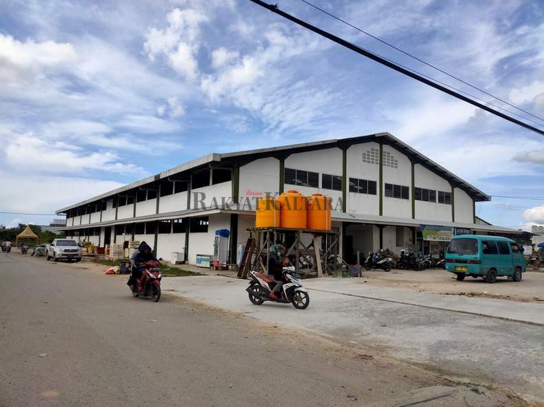 WAJIB PATUHI ATURAN: Calon penyewa ruko di Pasar Induk harus menyepakati kontrak yang berlaku.