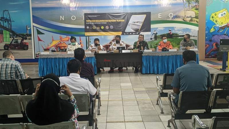 PENYULUHAN. BPTD Kaltim-Tara dan KSOP Tarakan memberikan sosialisasi kepada pengusaha speedboat terkait keselamatan dan keamanan pelayaran, Selasa (16/6).(SEPTIAN/HRK)