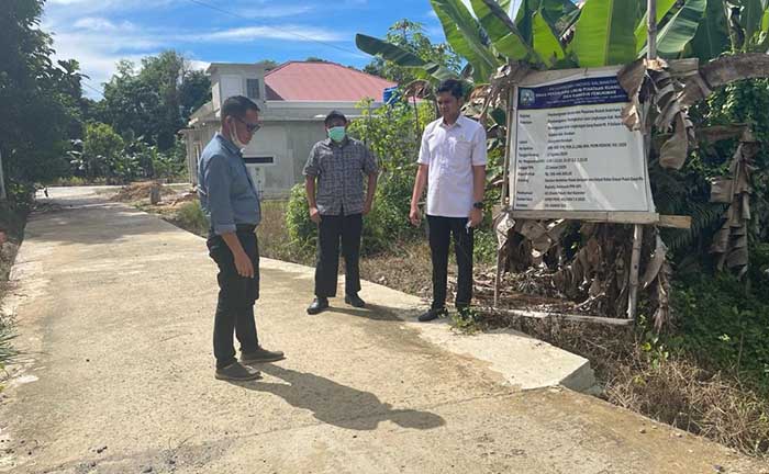 LAKUKAN MONITORING: Wakil Ketua II DPRD Kaltara Andi Muhammad Akbar (kanan) saat lakukan monitoring atas LKPj Gubernur Kaltara Tahun Anggaran 2020.