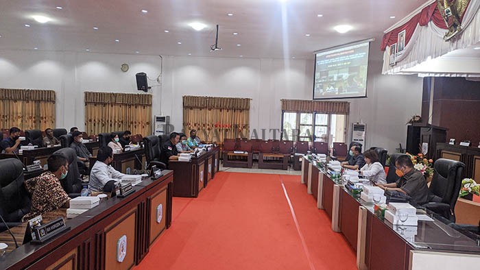 RDP: Sejumlah PTT dari Pemkab Malinau mengadu di DPRD Kaltara untuk menyampaikan aspirasi, Senin (21/6).