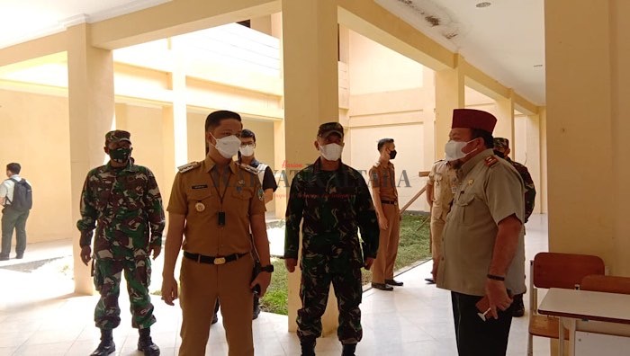 TINJAU ULANG:  Kelengkapan dan kesiapan tempat Karantina sudah mencapai 95 persen.