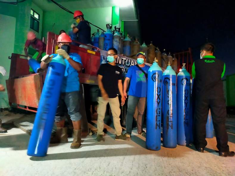 AKHIRNYA DATANG JUGA: Tabung berisi oksigen bantuan dari luar Tarakan tiba di RSUKT belum lama ini. Hal itu tentu membantu pelayanan terhadap pasien covid maupun non-covid yang membutuhkan perawatan.