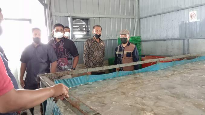 STOP BEROPERASI SEMENTARA: Hearing membahas persoalan limbah CV MNA di gedung DPRD Tarakan, yang merekomendasikan agar perusahaan menghentikan sementara kegiatannya dilanjutkan dengan peninjauan ke lokasi perusahaan, Kamis (2/9).