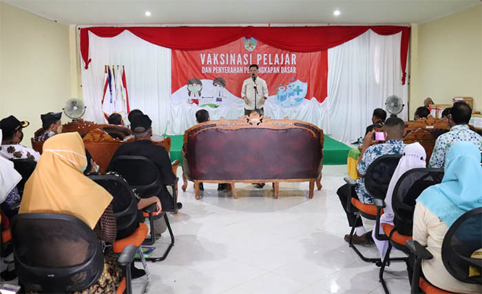 INGIN CAPAI TARGET: Bupati KTT Ibrahim Ali meminta tim vaksinator mendatangi rumah-rumah warga, untuk bisa disuntik vaksin.