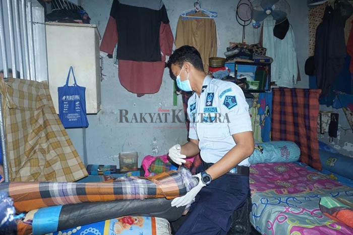 LAPAS LAKUKAN SIDAK: Sebagai bentuk antisipasi, sipir Lapas lakukan sidak terhadap warga binaan.